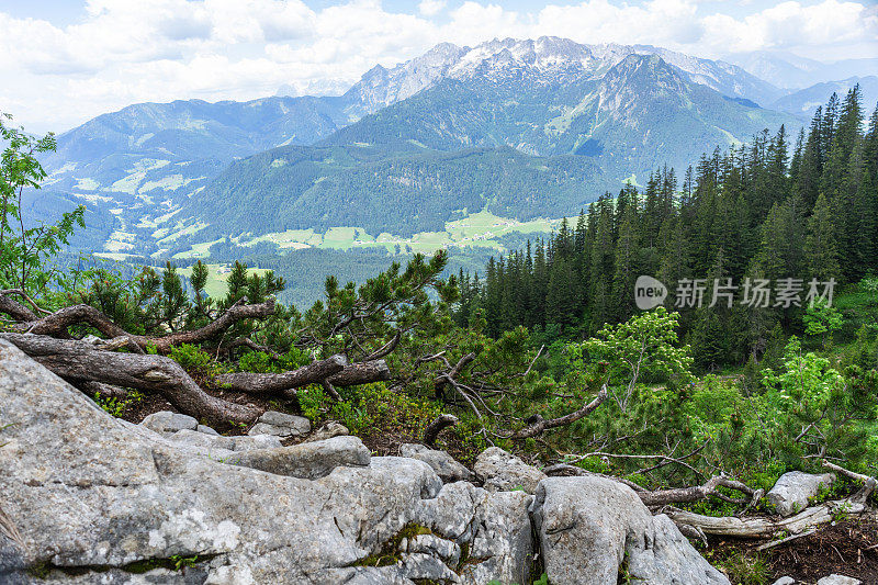 来自奥地利上奥地利groser Donnerkogel的观点